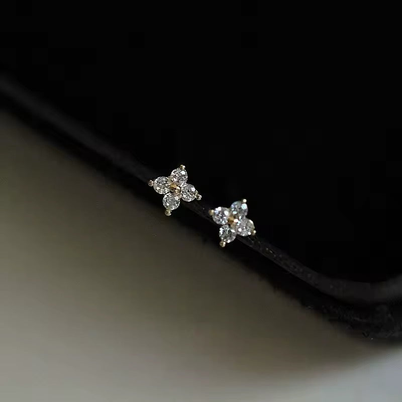 925 Sterling Silver Crystal Flower Piercing Stud Earrings (Pair)